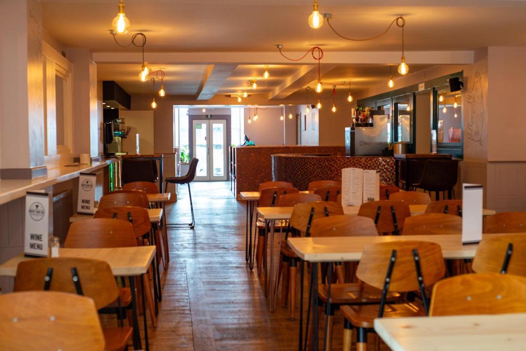 Hampton Hotel & Restaurant Llandrindod Wells Exteriör bild