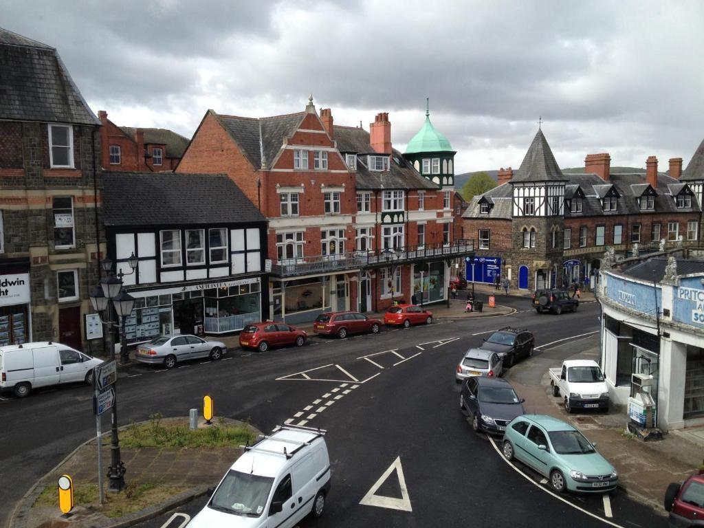 Hampton Hotel & Restaurant Llandrindod Wells Exteriör bild